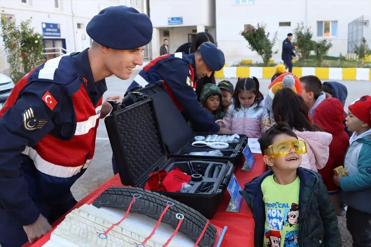 Anaokulu Öğrencileri Jandarma ile Tanıştı