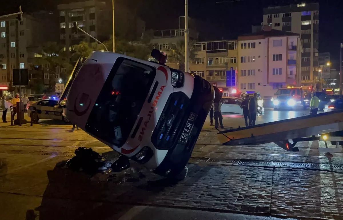 Samsun’da Tramvay ile Ambulans Çarpıştı: 4 Yaralı