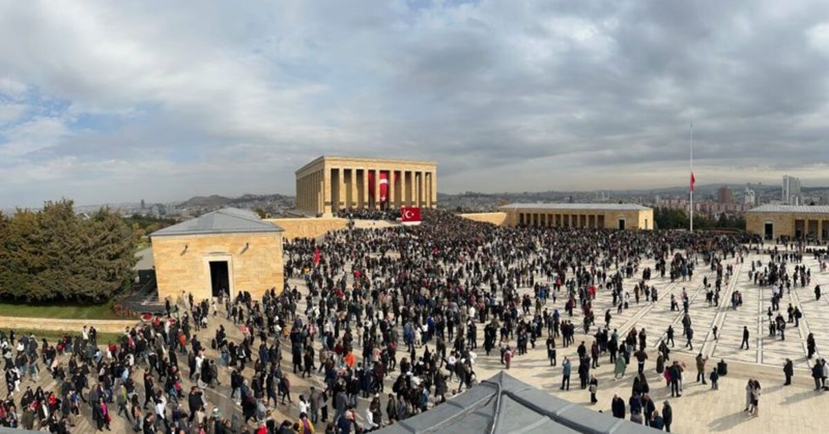 10 Kasım’da Anıtkabir’e ziyaretçi rekoru: 1 milyon 92 bin 365 kişi