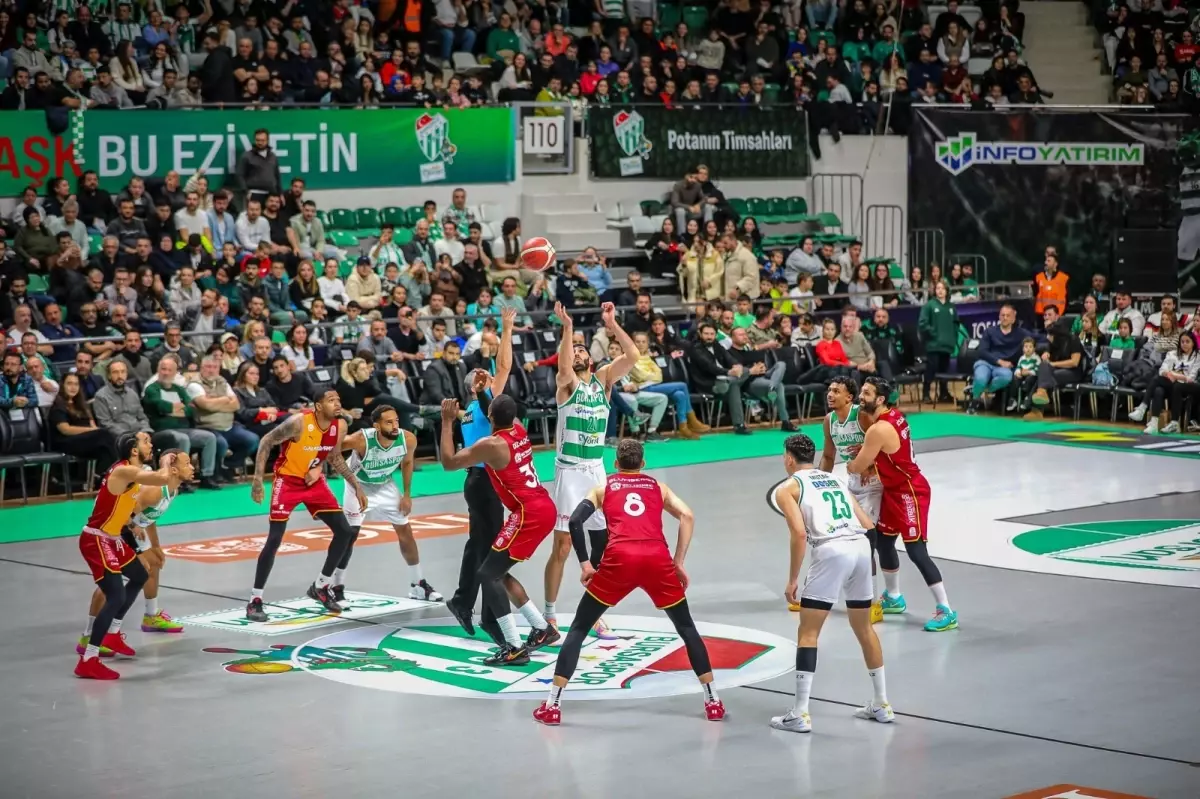 Bursaspor Basketbol, Galatasaray’a Yenildi